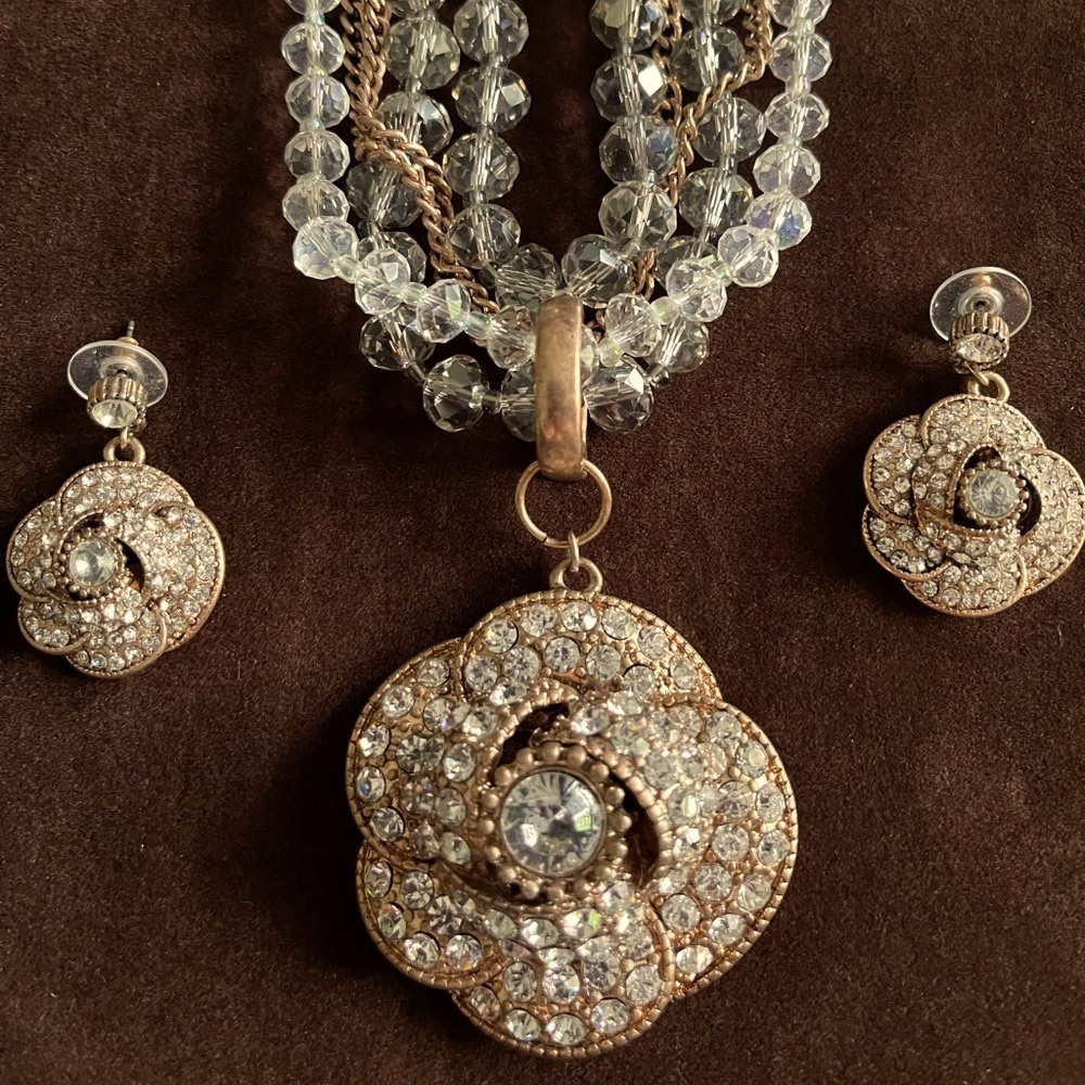 Betsey Johnson Designer Gold and Crystal Necklace w/ Intricate Floral Detailing